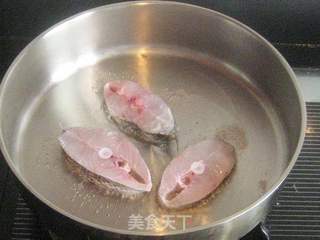 椒盐香煎海鲈鱼的做法步骤:4