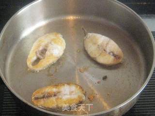 椒盐香煎海鲈鱼的做法步骤:5
