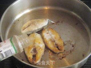 椒盐香煎海鲈鱼的做法步骤:6
