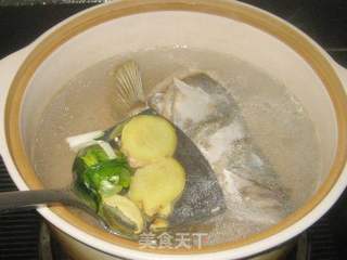 海鲈鱼头豆腐汤的做法步骤:6