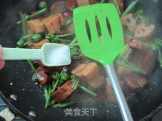 莲藕烧面筋的做法步骤:14