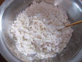 【DIY新奥尔良烤肉披萨】小文子出品~~【DIY烤肉花边披萨】的做法步骤:2