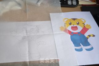 巧虎彩绘蛋糕卷的做法步骤：1