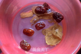 补血的当归红枣乌鸡汤的做法步骤:2