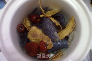 补血的当归红枣乌鸡汤的做法步骤:3