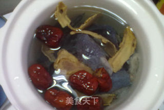 补血的当归红枣乌鸡汤的做法步骤:4
