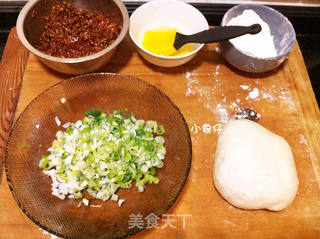 麻辣香葱芝麻椒盐花卷的做法步骤:4