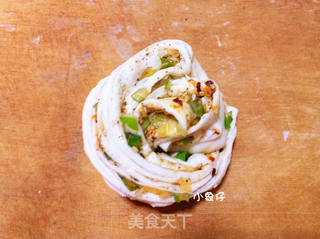 麻辣香葱芝麻椒盐花卷的做法步骤:11