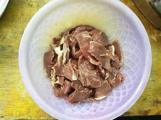 参片炖猪心的做法步骤:2