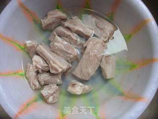 清爽不油腻-------双耳排骨汤的做法步骤:3
