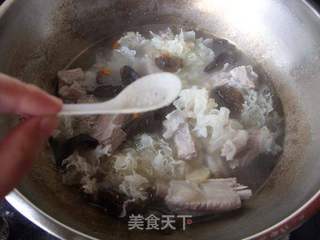 清爽不油腻-------双耳排骨汤的做法步骤:8