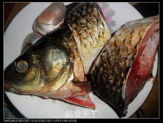 鲤鱼炖豆腐的做法步骤:2