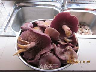 青辣椒炒竹菌的做法步骤：3