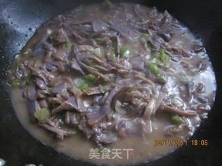 青辣椒炒竹菌的做法步骤：9