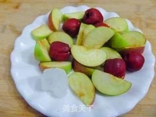 【养生汤煲】简单好喝----苹果山楂甜汤的做法步骤：2