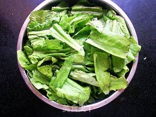油麦菜炒鸡生肠的做法步骤：1