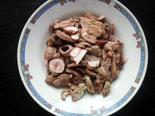 油麦菜炒鸡生肠的做法步骤：2