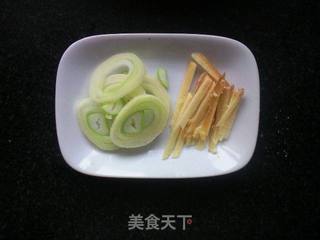 油麦菜炒鸡生肠的做法步骤：3