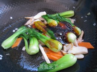 蚝油青菜蘑菇的做法步骤:12