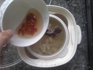 银耳百合红枣羹的做法步骤：7