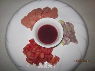 香肠意大利面的做法步骤：1