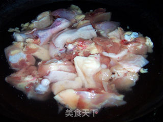 飘香栗子鸡的做法步骤：2