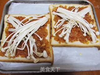 【DIY新奥尔良烤肉披萨】小文子出品~~【鸡肉吐司披萨】的做法步骤:5