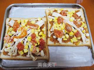 【DIY新奥尔良烤肉披萨】小文子出品~~【鸡肉吐司披萨】的做法步骤:6