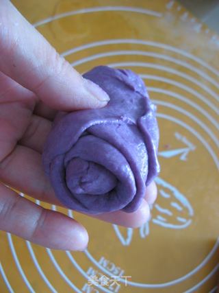 紫色诱惑——【紫薯玫瑰花馒头】的做法步骤:8