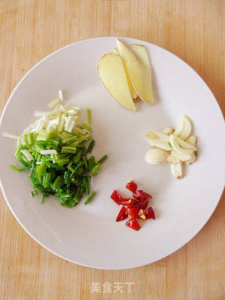 【家常菜】可乐豆腐 (豆腐的另一种吃法)的做法步骤:2