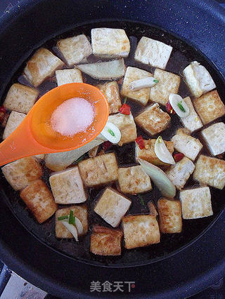 【家常菜】可乐豆腐 (豆腐的另一种吃法)的做法步骤:7