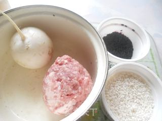 黑白珍珠肉丸的做法步骤：1
