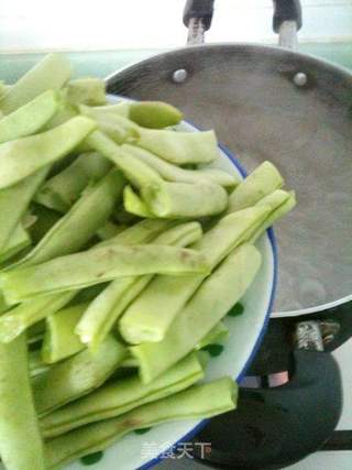 肉香豆段的做法步骤:2
