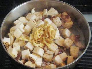 香菇鸡蛋炒馒头的做法步骤:6