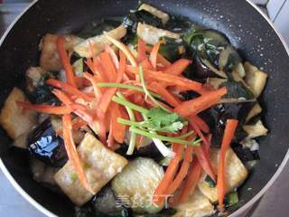 不能错过的一道鲜美素菜—豆腐焖茄子的做法步骤:11