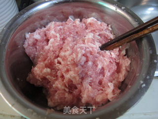 超级好吃的面筋塞肉的做法步骤：1