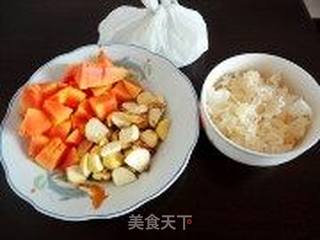 木瓜雪耳栗子糖水的做法步骤:2