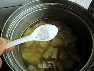 杏鲍菇萝卜排骨煲的做法步骤：10