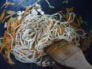 鲜虾炒面的做法步骤:11