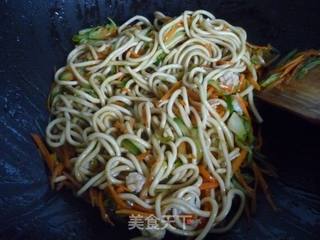 鲜虾炒面的做法步骤:12