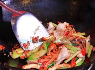 潮州小炒肉的做法步骤:18