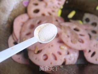 清炒胭脂藕的做法步骤：5
