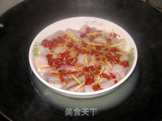 剁椒蒸九吐鱼的做法步骤:4