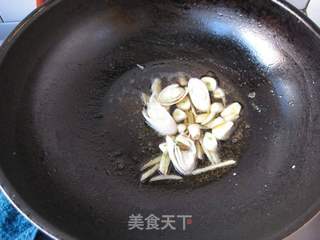 给寒冬增温—豉香腐竹鱼头煲的做法步骤:5