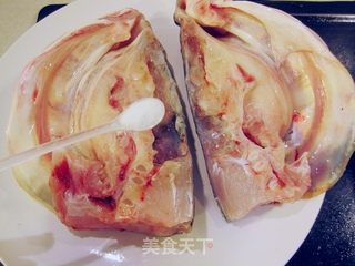 剁椒豆腐蒸大鱼头的做法步骤:2