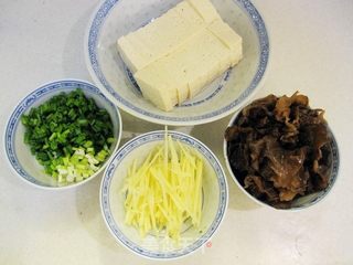 剁椒豆腐蒸大鱼头的做法步骤：4