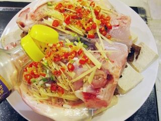 剁椒豆腐蒸大鱼头的做法步骤:9
