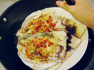 剁椒豆腐蒸大鱼头的做法步骤:14