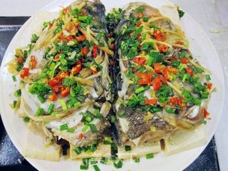 剁椒豆腐蒸大鱼头的做法步骤:18