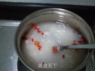 女人养生方----桂圆杞子酒糟蛋花羹的做法步骤:2